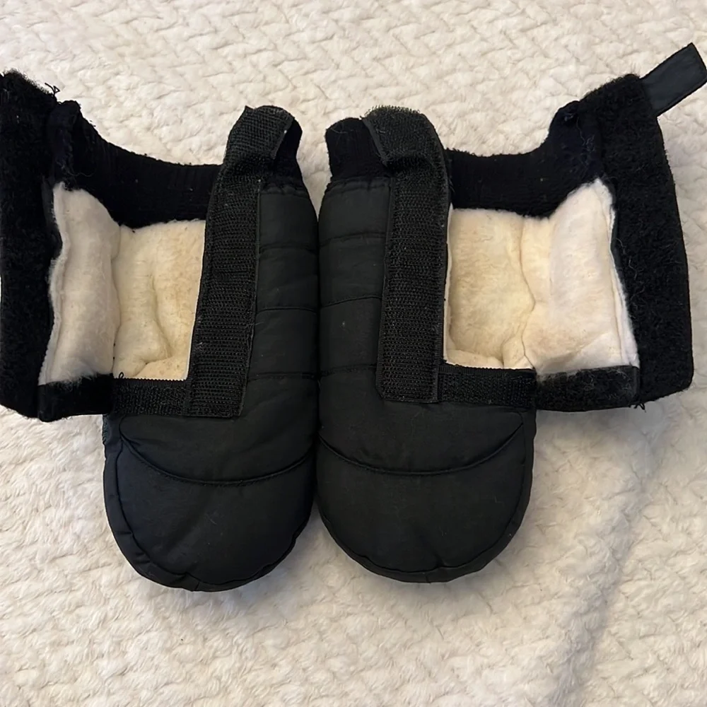 KOMBi Black Kids Waterproof Winter Gloves Size Medium